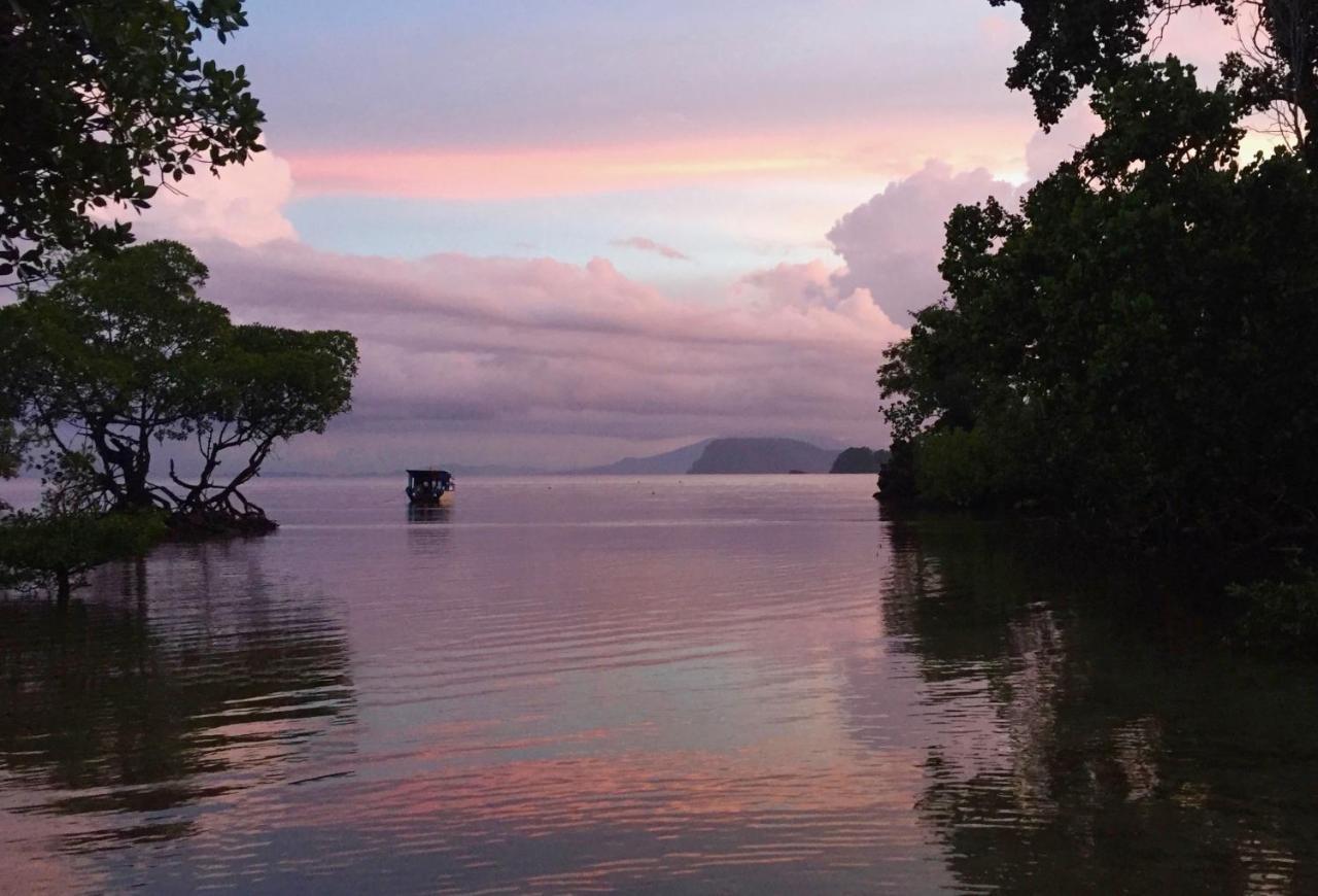 Nomad Divers Bangka Likupang Exteriör bild